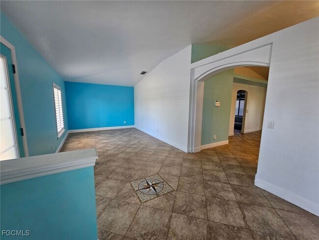 Building Photo - 1502 SW 20th Ave