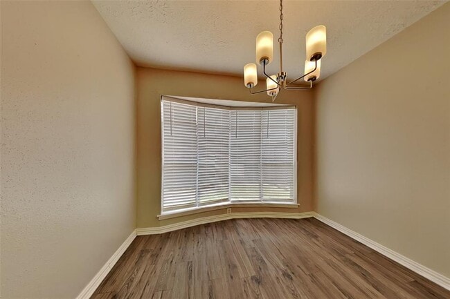 Building Photo - 13627 Montaigne Dr