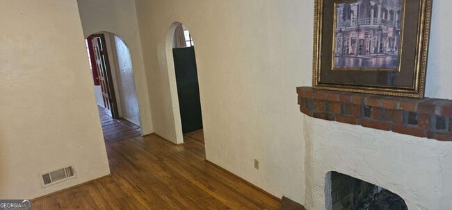 Building Photo - 1032 Standard Dr NE