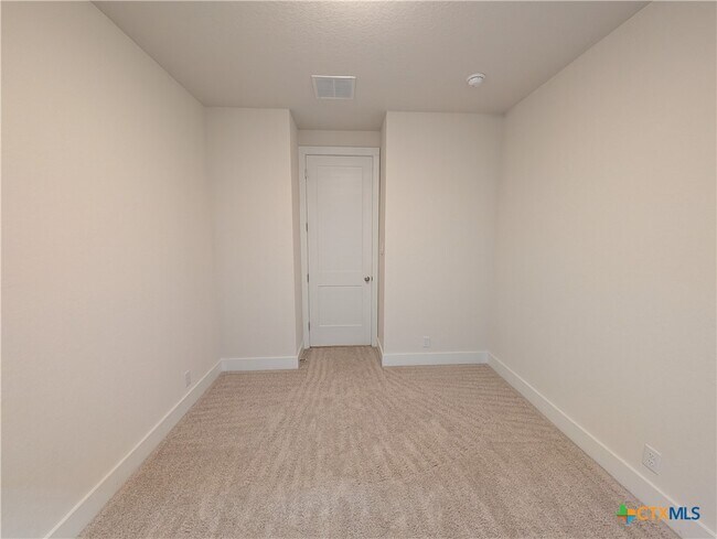 Building Photo - 1052 Easy Gruene
