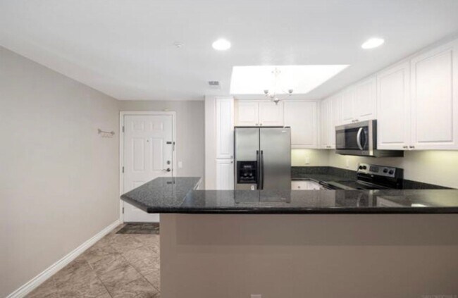 Building Photo - $2,950 - 1 Bed / 1 Bath Bottom Floor Beautiful Condo at Regents La Jolla