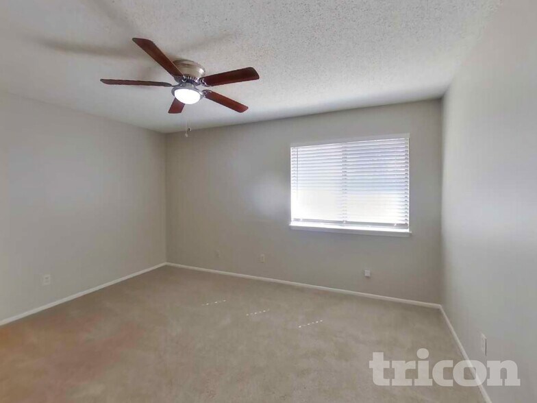 Building Photo - 13923 Flairwood St