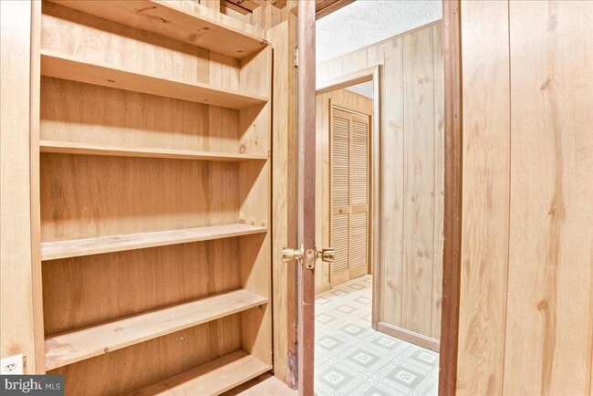 Building Photo - 102 Linwood Ct