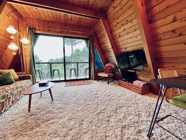 Building Photo - 2780 SW Breakers Dr