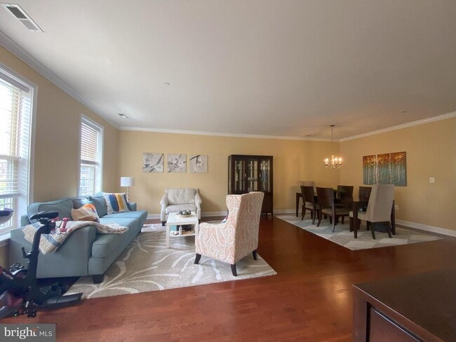 Building Photo - 303 Admirals Way