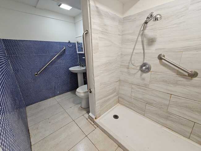 Building Photo - Spacious 8-Bedroom Family Home with Permit...