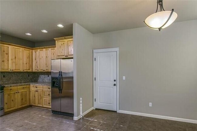 Building Photo - 63086 Dakota Dr