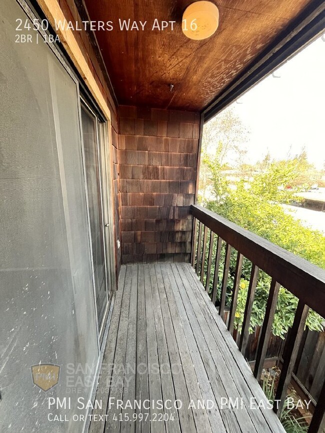 Building Photo - 2bd/1ba Quiet Top Unit with In-unit Washer...