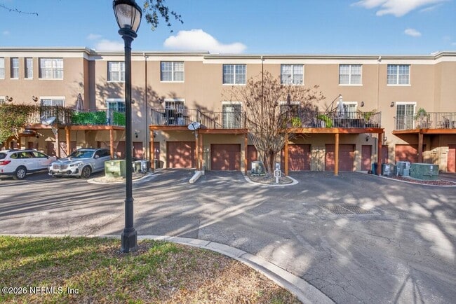 Building Photo - 340 E Ashley St