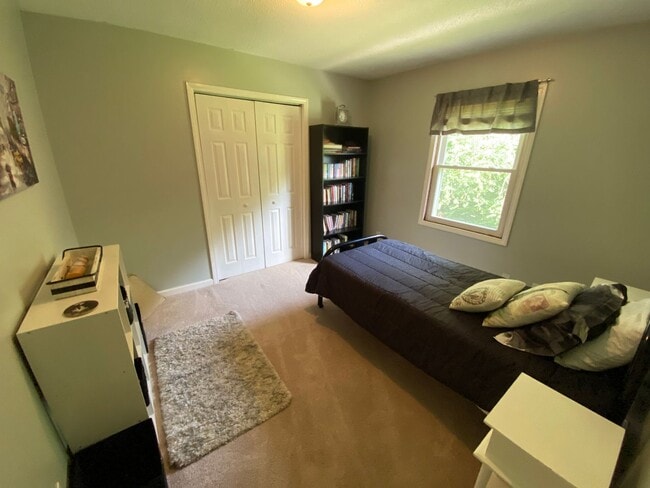 Building Photo - Lovelaceville Road