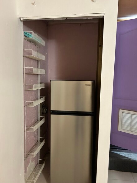Kitchen - 5701 SW 24th St