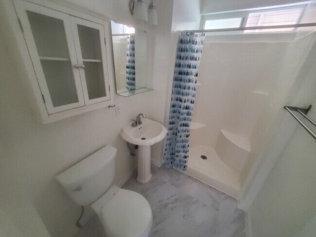 Bath - 1306 Manhattan Beach Blvd