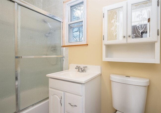 Building Photo - 13 E 52nd St