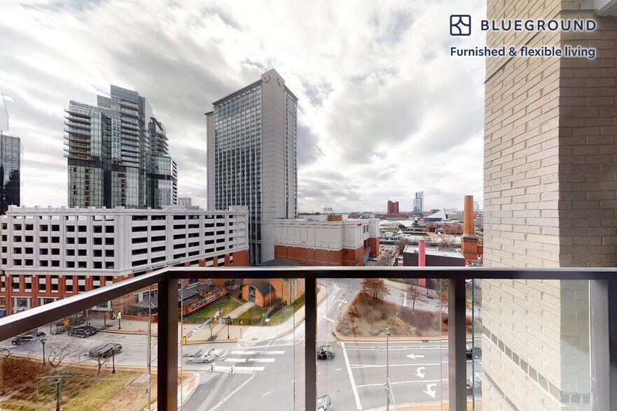 Building Photo - 555 S President St