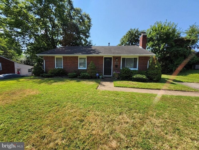 Primary Photo - 6205 Yosemite Dr