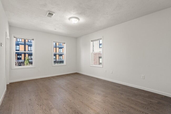 Building Photo - 599 Broadway