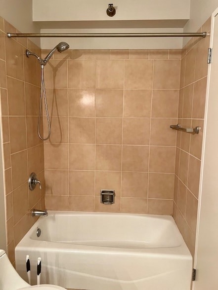 Building Photo - 512 N McClurg Ct