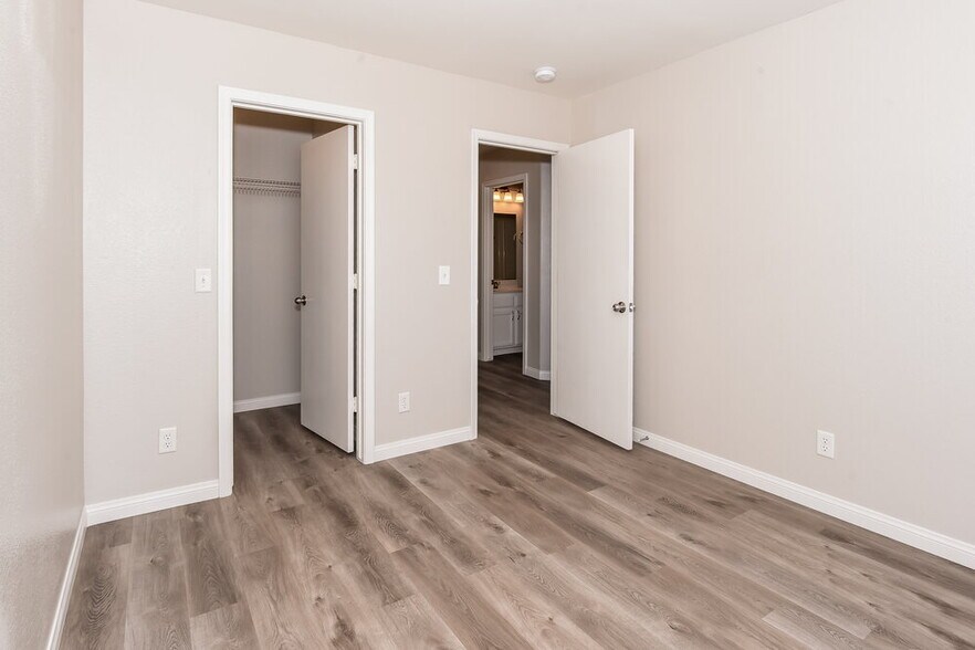 Building Photo - 6033 Highland Gardens Dr