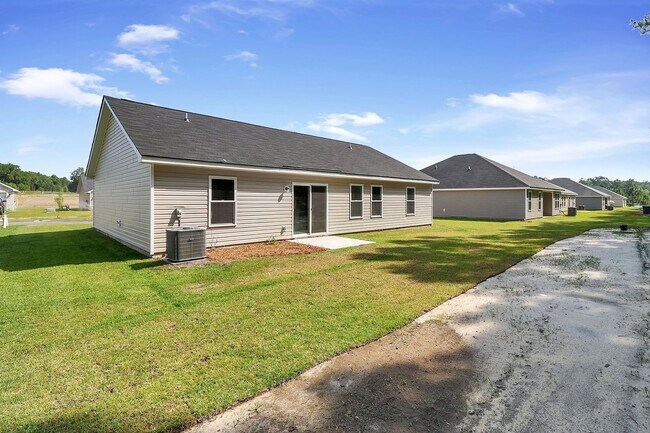 Building Photo - 3 bed 2 bath - Hartfof