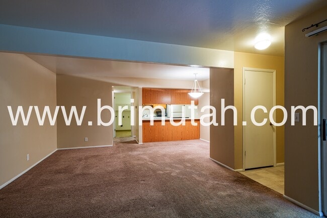 Building Photo - 4836 Highland Cir