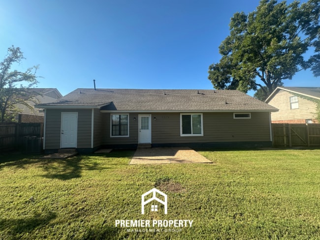 Building Photo - 6516 Lake Valley Dr