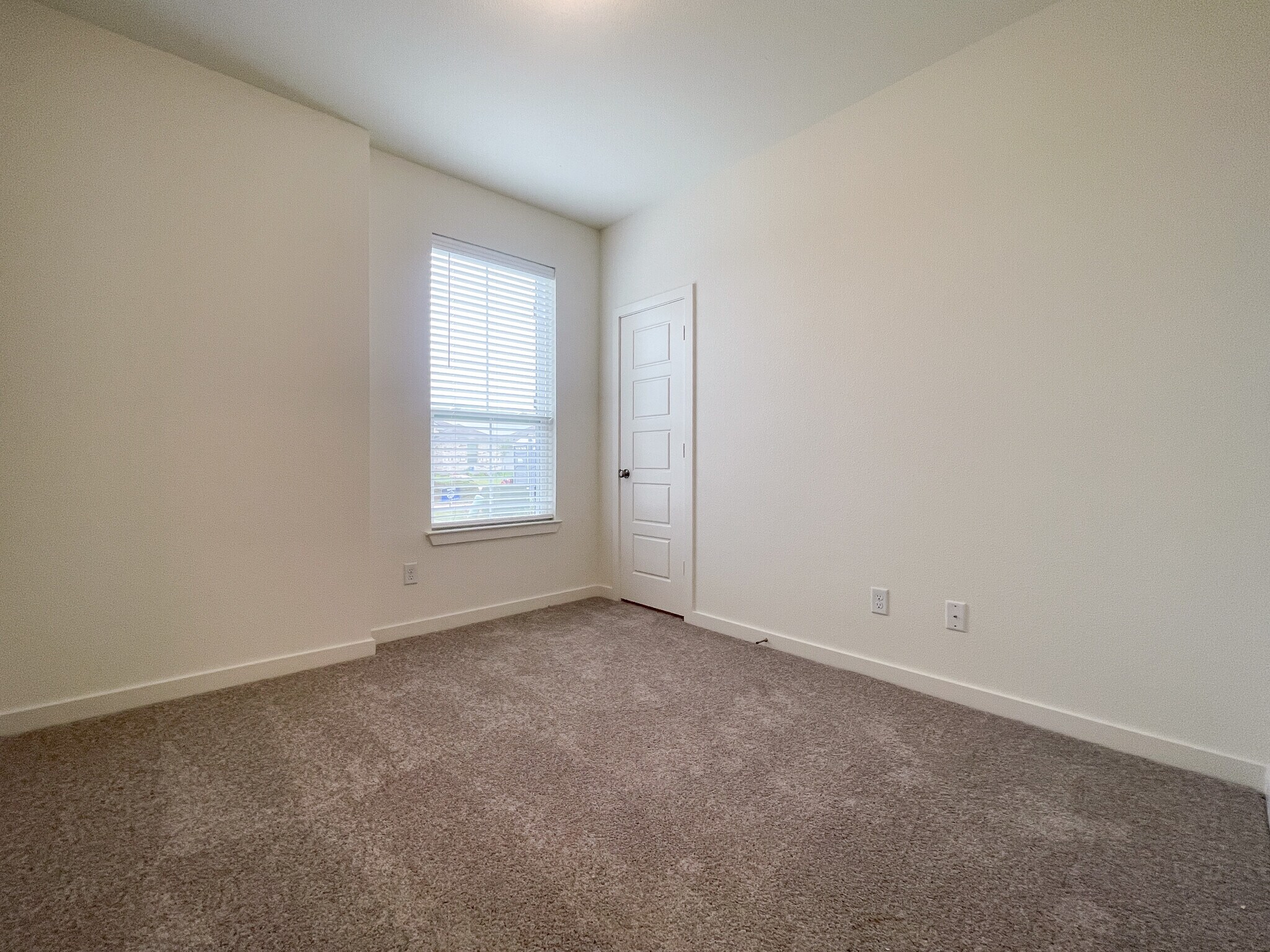 Building Photo - 6912 Llano Dr