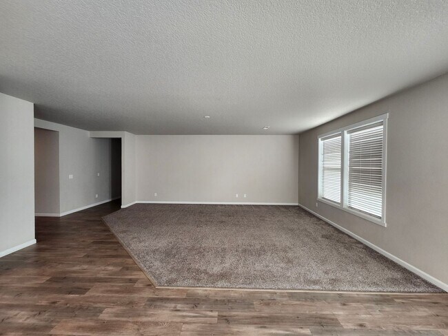 Building Photo - MOVE-IN SPECIAL: 1/2 MONTHS RENT FREE! Like New 3-Bedroom, 2-Bath Home