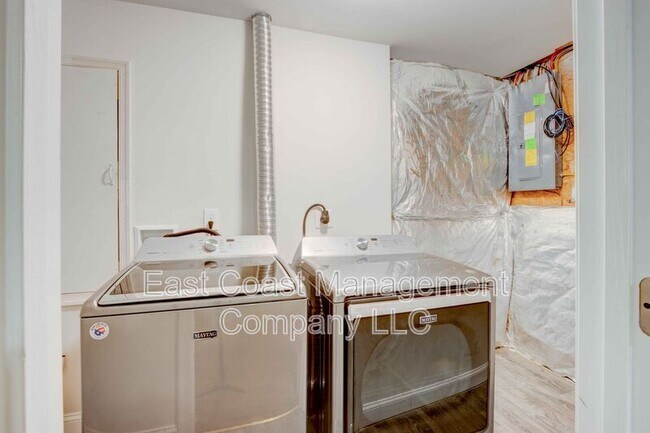 Building Photo - 137 Winters Ln
