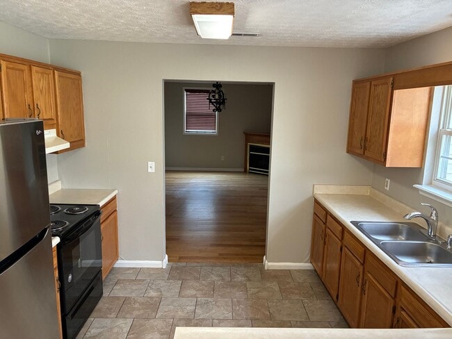 Building Photo - **NEW PRICE**   **New Paint**   **New Carpet**  Ready for YOU!!