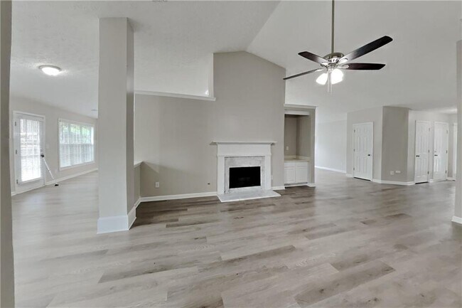 Building Photo - 2070 Charleston Oak Cir