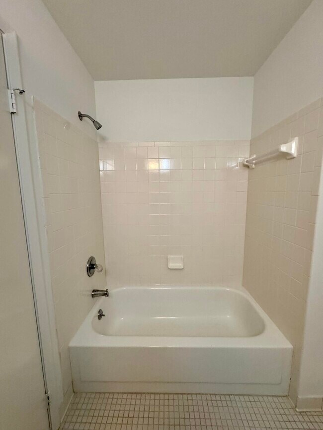 Building Photo - 524 Ponderosa Dr
