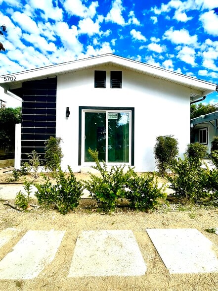 Building Photo - 5700 Vanalden Ave