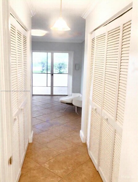 Building Photo - 1617 W Harmony Lake Cir