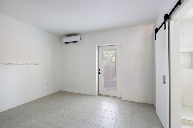 Building Photo - 7800 NE 10th Ct