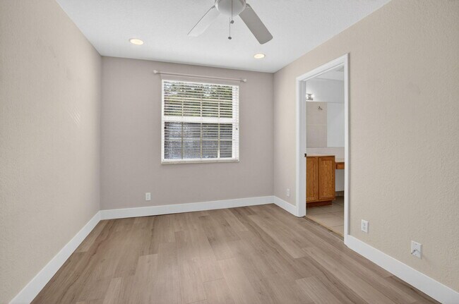 Building Photo - 1418 W Wickham Cir