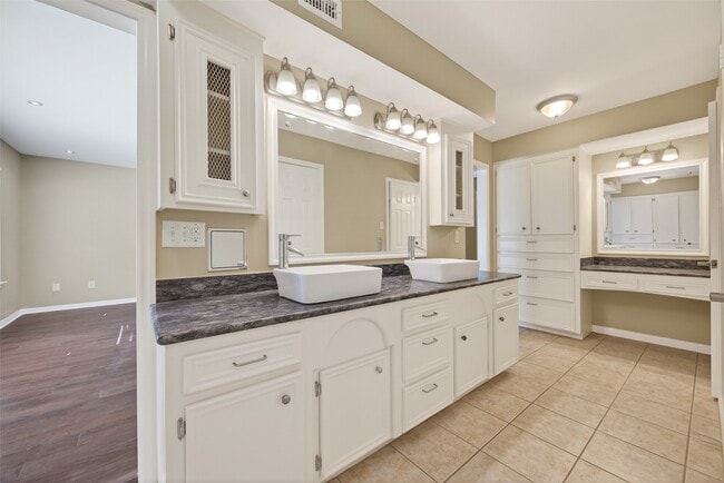 Building Photo - 2815 Bermuda Dunes Dr