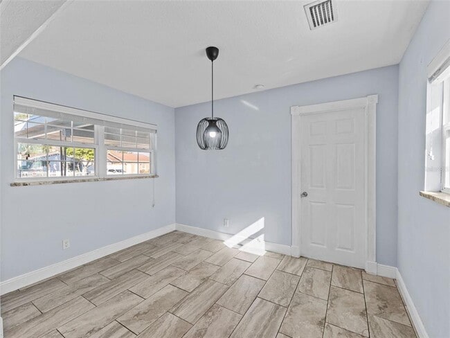 Building Photo - 2924 W Dewey St