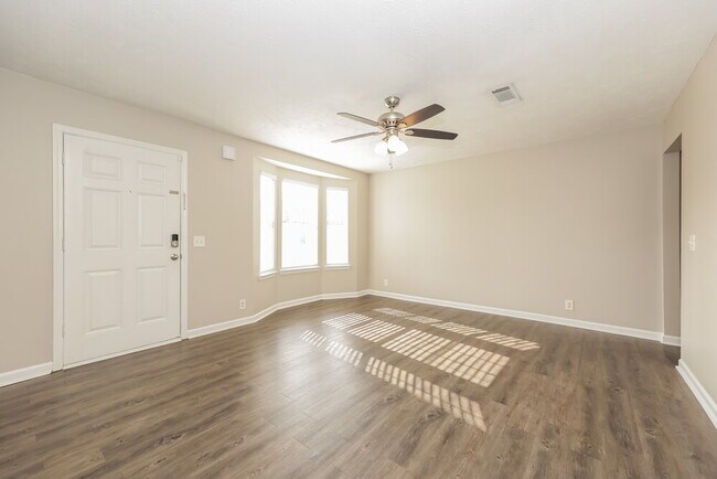 Building Photo - 1318 Lyndsey Ridge Dr