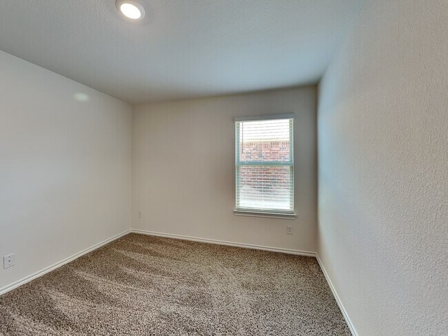 Building Photo - 2909 Menguita St