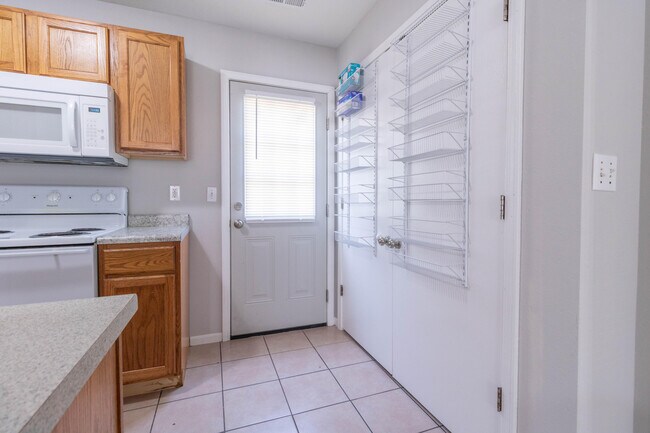 Building Photo - 1505 Raleigh Dr