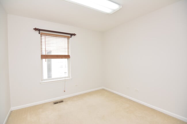 Building Photo - 4756 N Lamon Ave