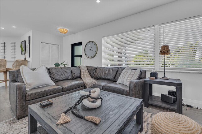 Building Photo - 3108 NE 42nd Ct