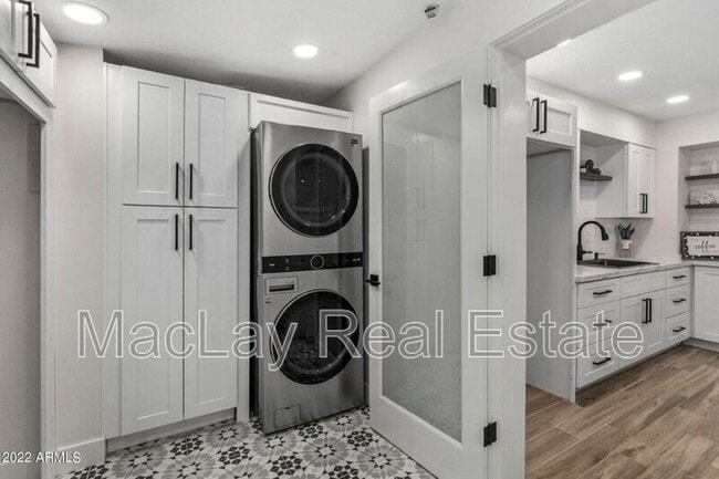 Building Photo - 409 N Arrowhead Dr