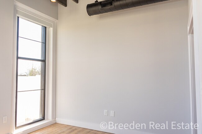 Building Photo - 100 W Union St