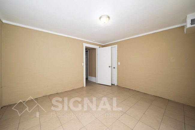 Building Photo - 1156 Skyline Dr