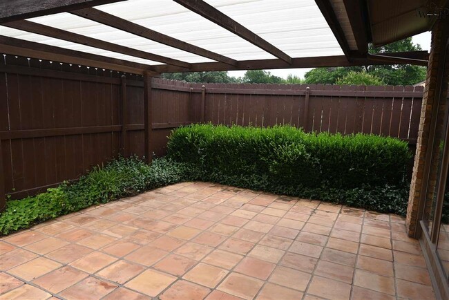 Building Photo - 2814 Mill Valley Dr