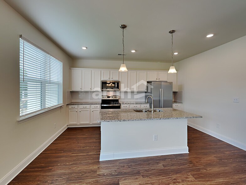 Building Photo - 6194 Bridlewood Ln