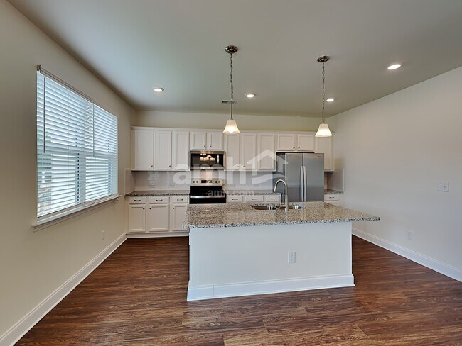 Building Photo - 6194 Bridlewood Ln
