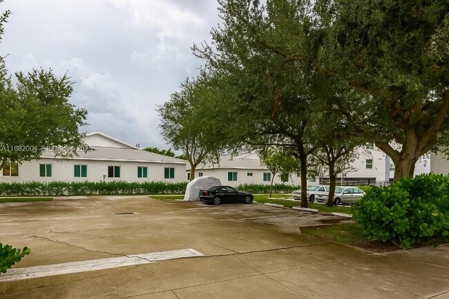 Building Photo - 2516 Lincoln St