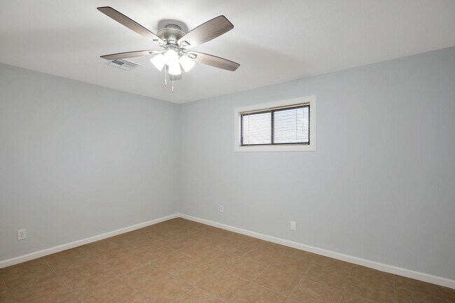 Building Photo - 6-Bedroom Tempe Home with Private Pool, Garage & Ideal Location